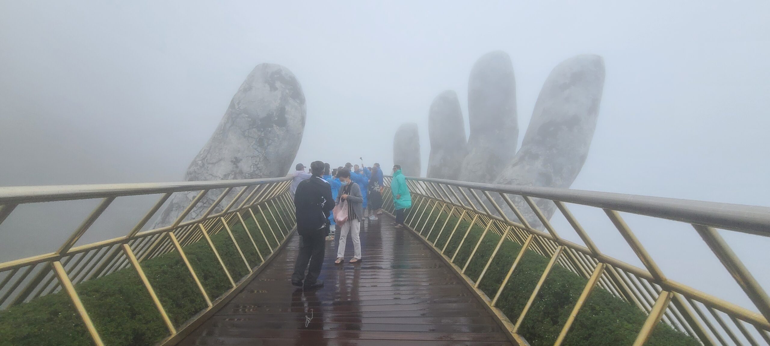 다낭 바나힐, 신의 손, 골든브릿지